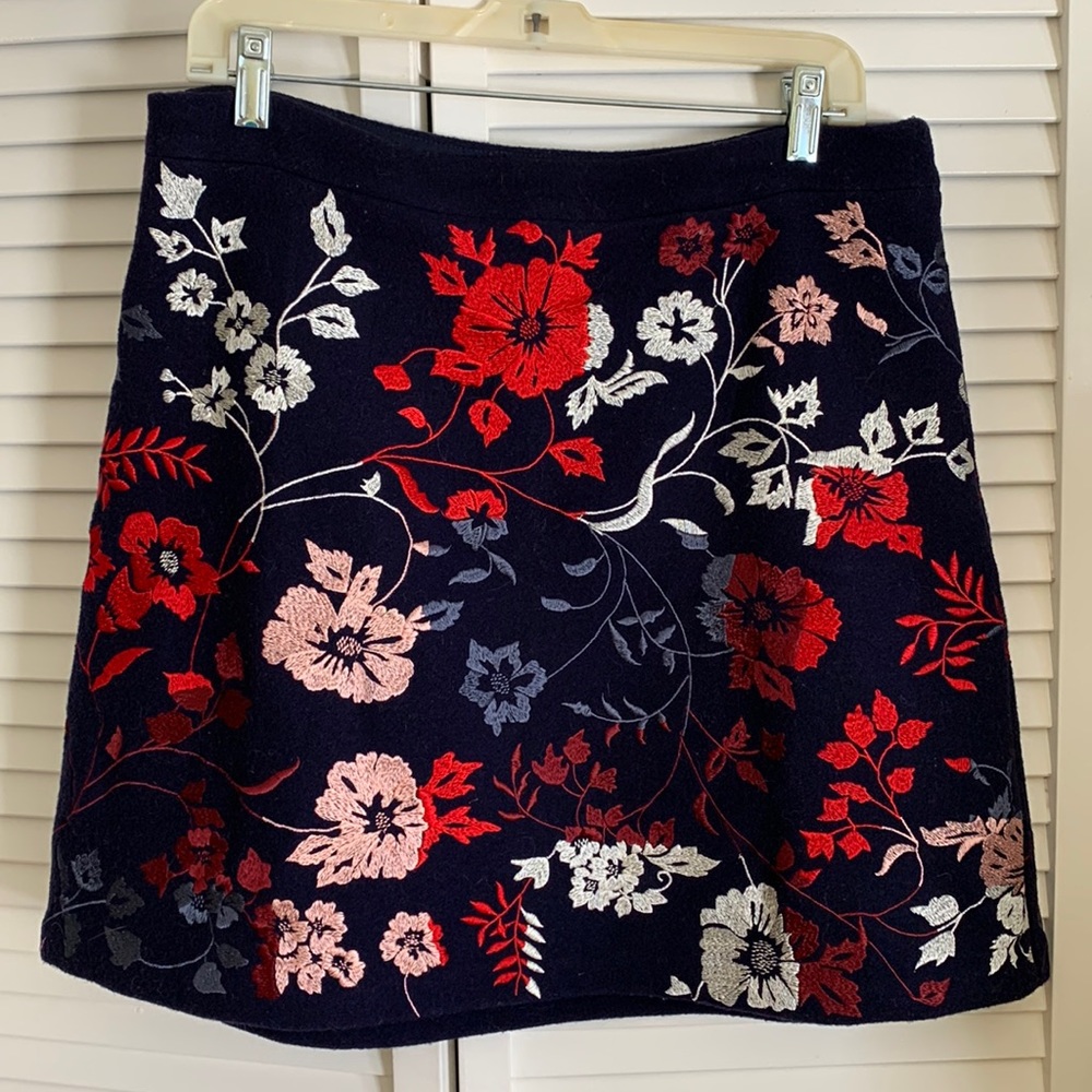 Navy wool skirt with beautiful embroidery size 12